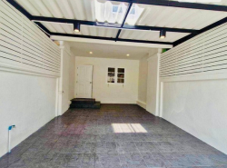 ม. บ้านทิพมาศเสรี-บางนา บ้านรีโนเวทและตกแต่งใหม่ทั้งหลัง ทาสีใหม่ทั้งภายในและภายนอก พร้อมเข้าอยู่