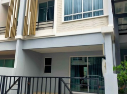 ให้เช่าทาวน์โฮม3 ชั้น ถนนป๊อปปูล่า Impact เมืองทองธานี 