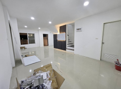 ขายบ้านรีโนเวทใหม่ ประภัสสรพรีซิโอ 4 นาป่า ทาวน์เฮ้าส์ 2. ชั้น 20 ตรว  3. นอน.  2 น้ำ​  2​ จอดรถ