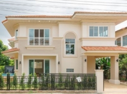 บ้านพูลวิลล่า ในหมู่บ้านดิโอเรียนทอล รีเจ้นท์ ใกล้ รร.นานาชาติ ABS Unity ACIS 