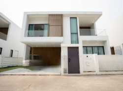 บ้านสร้างใหม่ หลังใหญ่ สไตล์โมเดิร์น สันทรายแม่โจ้  