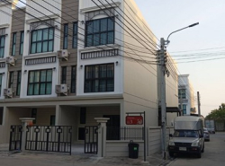 ให้เช่าทาวน์โฮม 3 ชั้น ม.Eternity Town Primrose วัชรพล เนื้อที่ 25 ตรว.หลังมุมต้นซอยหลังแรก