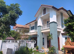 ขายบ้านเดี่ยว 2 ชั้น ขนาดเนื้อที่ 102.3 ตร.ว. พร้อมเรือนรับรอง โครงการจรูญรัตน์ ปาร์ควิลล์ หลังริม พร้อมเข้าอยู่ built in ทั้งหลัง ปทุมธานี