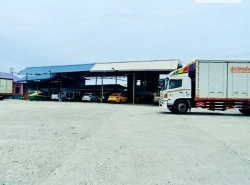 ที่ดินพร้อมสิ่งปลูกสร้าง ในโครงการบางเพรียง บ้านพร้อมโกดัง - ลานจอดรถสิบล้อเทลเลอร์  