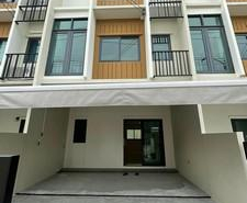 PB4936 ให้เช่าทาวน์โฮม 3ชั้น โครงการ เพล็กซ์ อ่อนนุช – วงแหวน ใกล้สนามบินสุวรรณภูมิ