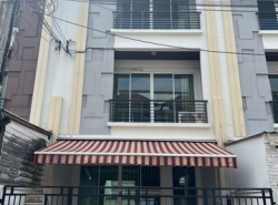 ให้เช่าทาวโฮม โครงการบ้านกลางเมืองลาดพร้าว87 ใกล้รถไฟฟ้าสถานีลาดพร้าว101 ใกล้เลียบด่วน นวมินทร์ ใกล้เดอะมอลลบางกะปิ