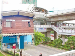 บ้านเดี่ยว 2ชั้น รร.นานาชาติไพโอเนียร์ส 400ม. 3นอน BTS กรุงธนบุรี 600ม. ให้เช่า 1น้ำ 54 ตร.วา.220 ตร.ม. 