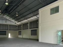 ให้เช่าโกดัง  Stand Alone 750 ตร.ม. พร้อมสำนักงาน 2 ชั้น​ ซอยกาญจนพันธ์ ​ถนนตำหรุ-บางพลี