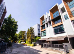 ขายทาวน์โฮมราคาดีที่สุด !! อาร์เด้น ลาดพร้าว 71 บ้าน 3.5 ชั้นบิ้วอินทั้งหลัง !! ทะลุออกถนนหลักได้หลากหลายเส้นทาง