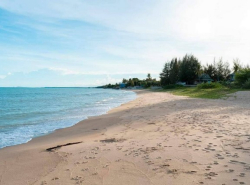 ขายบ้านพร้อมที่ดินติดทะเล หาดส่วนตัว อ.เมือง จังหวัดประจวบคีรีขันธ์​  แปลงสวย ขนาดกำลังดี ทำเลดีมากๆ 