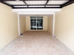 ขายบ้านทาวน์โฮมสองชั้น  บ้านรีโนเวทใหม่ทั้หลัง พร้อมอยู่ 