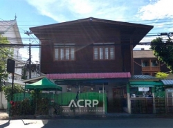 ขายที่ดินพร้อมบ้าน 3 หลัง ในคูเมือง จ.เชียงใหม่ 219 ตารางวา