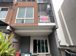 ทาวน์โฮม 3 ชั้น ทำเลเยี่ยม หมู่บ้านกรีนิช รามอินทรา (หลังมุม) 