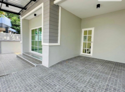 ม.ลลิล ซอยมังกร บ้านรีโนเวทใหม่พร้อมเข้าอยู่ การเดินทางสะดวก เข้าออกได้หลายทาง