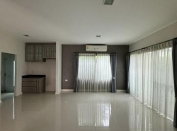 PB4463 ให้เช่าบ้าน ซอยวัดหนามแดง หมู่บ้าน มัณฑนา ศรีนครินทร์-บางนา บ้านหันหน้าทิศใต้