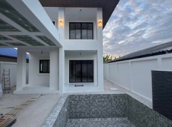 ชัยพฤกษ์ 2 ใกล้ทะเลแค่ 4 กิโล  บ้านโทน Modern style | ขาว-ดำ-wood  Private Luxury Pool Villa