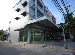 ให้เช่าอาคารพาณิชย์หลังมุม พื้นที่ใช้สอย  400  ตรม ติดริมถนนใหญ่ลาดพร้าววังหิน ใกล้ตลาดนัด แหล่งชุมชน
