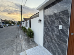 บ้านเดี๋ยวโซนถลาง   บ้านสวยอบอุ่นมีสวนข้างบ้าน ตำบลศรีสุนทร  อำเภอถลาง