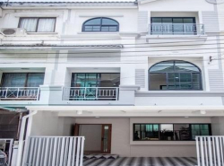 ขายทาวน์โฮม 3 ชั้น โครงการบ้านกลางเมือง โครงการ 1 ซอยนาคนิวาส 4 ใกล้เซ็นทรัล อีสต์วิลล์ 