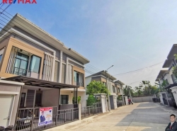เดอะ ทรัสต์ 3 ราชพฤกษ์ รัตนาธิเบศร์ 28 ตร.ว. บ้านแฝด อายุน้อย พร้อมเข้าอยู่ ใกล้สวนส่วนกลาง 