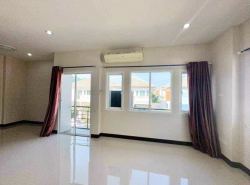 วิวสระว่ายน้ำ 3นอน เซ็นทรัล ศรีราชา 2.8กม. ถูกที่สุดโลก บ้านเดี่ยว 2ชั้น  3น้ำ เฟอร์ 62ตร.วา. 244ตร.ม 4แอร์ รร.อัสสัมชัญศรีราชา 2.2 กม.