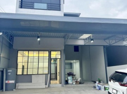 ขายหรือให้เช่า สำนักงานออฟฟิศ 3 ชั้นพร้อมโกดัง ซอยร่วมสุข3 ย่านลำลูกกา คลอง4 ใกล้มอเตอร์เวย์
