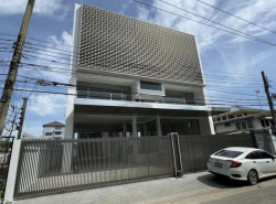ขายหรือให้เช่าสำนักงานออฟฟิศและโกดังพร้อมที่พัก ย่านสุขุมวิท103 ซอยอุดมสุข 27 ทะลุออกซอยวชิรธรรม32ได้ 
