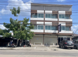 ขายอาคารพาณิชย์ 3 ชั้น 3 ห้องติดกัน พื้นที่รวม 432 ตรม. มีพื้นที่ด้านข้างซ้ายขวา ถนนปัญญาอินทรา ใกล้แฟชั่นไอส์แลนด์ 