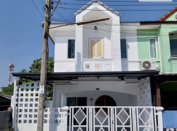 ม.เคซี 2 หลังมุม หทัยราษฎร์39 บ้านรีโนเวทใหม่พร้อมอยู่ แถมเฟอร์นิเจอร์จัดเต็ม กระเป๋าใบเดียวเข้าอยู่ได้เลยค่ะ 
