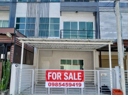 ขายทาวน์โฮม 3 ชั้น รีโนเวทใหม่ ข้างซอยวัดบางปิ้ง ถ.ศรีนครินทร์