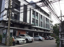 เช่าHome Office   Warehouse ( ใกล้รถไฟฟ้าใต้ดิน สถานี ลาดพร้าว และ รัชดาภิเษก )