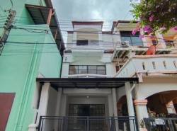 ทาวน์โฮม 3 ชั้น 17 ตรว. ทำเลทอง  ซอย ม.เศรษฐกิจ บางแค 