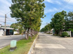 บ้านใหม่มาก ไม่เคยเข้าอยู่ ดูแลรีโรเวทอยู่ตลอด ขายบ้านเดี่ยว มัณฑนา เลค วัชรพล โซนพิเศษ ใกล้ทางเข้าหมู่บ้าน ไปทางด่วนเพียง 7 นาที*