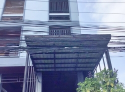 กรุงเทพกรีฑา5-13 ถูกสุด 5ฺนอน MRT ศรีกรีฑา 1.5กม. ให้เช่าโฮมออฟฟิศ 4 ชั้น 40ตรว. 300ตรม. จดทะเบียนการค้าได้ 6น้ำ 3จอดรถ 6แอร์