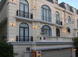 รหัสC6524 ขายบ้าน 3ชั้น (ขายพร้อมผู้เช่า) built-in ทั้งหลัง มีลิฟท์ มีสระว่ายน้ำส่วนตัว ย่านสุขุมวิท เอกมัย 
