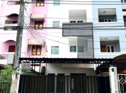 รร.นานาชาติ Bangkok Prep 650 ม.เอกมัย ทองหล่อ 400 ตร.ม.จัดเต็มเฟอร์ BTS พระโขนง ถูกที่สุดบิ๊กซี อ่อนนุช 1.2 กม.ทาวน์โฮม 4 ชั้น 5นอน1.4 กม.