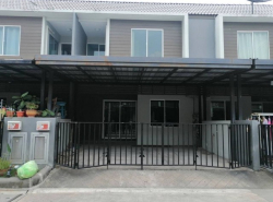 ทาวน์เฮาส์ เดอะคัลเลอร์ พรีเมี่ยม รังสิต-คลอง 4 20 วา จอดรถได้ 2 คัน