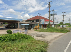 Makro ฉะเชิงเทรา 1.3กม. ร้านพาณิชย์ 2 ชั้น โกดัง 3,245ตร.ม. บิ๊กซี  1.1กม.  5 ไร่ มี 3 โกดัง มีห้องพัก 20 ห้อง เซ็นทรัล ฉะเชิงเทรา 2.3 กม.