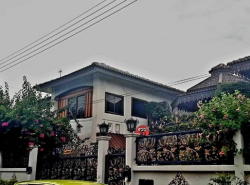  ขายด่วน บ้าน 2 หลังพร้อมที่ดิน  ตำบลด่านขุนทด อำเภอด่านขุนทด จังหวัดนครราชสีมา