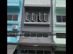 ขายตึกแถว 4 ชั้น ต่อเติมเต็ม เอกชัย 69/1 ราคา 2.1 ล้าน T. 086-4540423