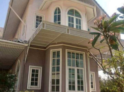 ขายบ้านเดี่ยว2 .5ชั้น  ใกล้รถไฟฟ้าปุณณวิถี    สุขุมวิท 101 (ซอยวัดวชิรธรรมสาธิต) หมู่บ้านเมืองทอง 4  หลังมุม ขายพร้อมผู้เช่า 