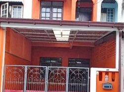 ทำเลดีมาก หาของกินง่าย โรงเรียนเลิศหล้า ให้เช่าทาวน์เฮาส์ 2 ชั้น 22ตรว. 105ตรม.  2นอน 2น้ำ ติดถนนใหญ่ 400 เมตร วิคตอเรีย การ์เด้นท์ 