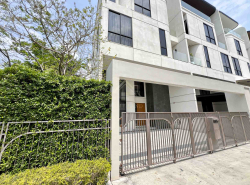ทาวน์โฮม 3.5 ชั้น หมู่บ้าน เดมี่ สาธุ 49 สาธุประดิษฐ์ - พระราม 3 Demi sathu 49 (หลังมุม)