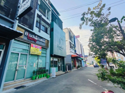 ขายอาคาร 3.5  ชั้น 19.9 ตร.วา   เพชรเกษม 81   ใกล้ BTS หลักสอง   ZB087 