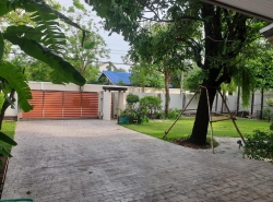 ให้เช่าบ้านเดี่ยวหลังใหญ่ 2 ชั้น ย่านเลียบด่วน ตรงข้าม Crystal Park เนื้อที่ 200 ตารางวา พื้นที่ใช้สอย 2,000 ตารางเมตร 3ห้องนอน 4 ห้องน้ำ