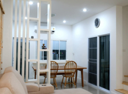ให้เช่า บ้านเดี่ยว ห้องพร้อมเข้าอยู่ ดีญ่า วาเล่ย์ สารภี . ตรม 50 ตรว ใกล้โรงเรียนนานาชาติหลายแห่ง
