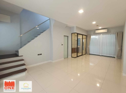 ให้เช่าทาวน์โฮม 3 ชั้น รามอินทรา 65 ใกล้รถไฟฟ้า รีโนเวทใหม่