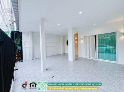ขายบ้านรีโนเวทใหม่ทั้งหลัง พร้อมอยู่ หมู่บ้านหรรษา เพชรเกษม81/6(กรมที่ดินหนองแขม) 
