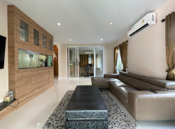 ขายบ้านเดี่ยว Passorn Prestige Pattanakarn 38 บ้านหลังใหญ่ ที่สุดในโครงการ เนื้อที่กว้าง พร้อมเฟอร์นิเจอร์