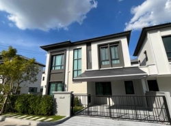 ขาย บ้านเดี่ยว สไตล์โมเดิร์นคลาสสิก   Grande Pleno สุขุมวิท บางนา 46 ตรว. ติดเมกา บางนา 